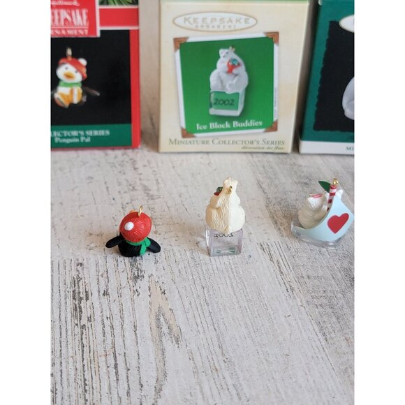 Hallmark miniature polar bear penguin ornament Xmas set - Picture 5 of 7